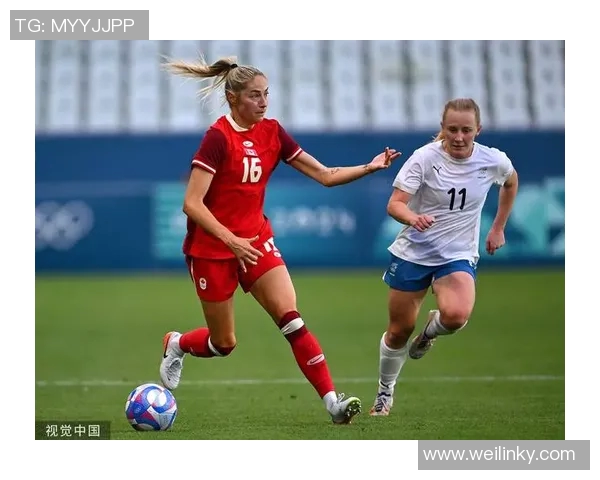 加拿大美女女足球星风采展示 赛场内外的自信与魅力